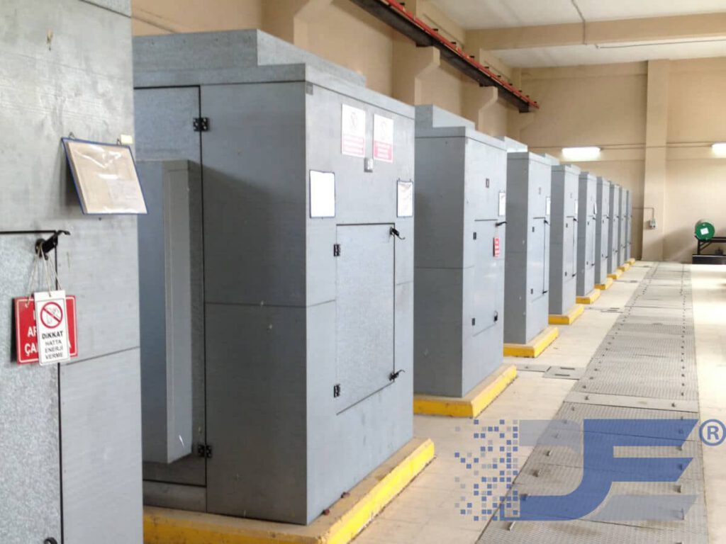 Atık su arıtma tesisi içindeki modern blower ekipmanları