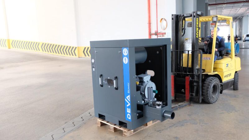 Loblu blower deva makine üretim alanında